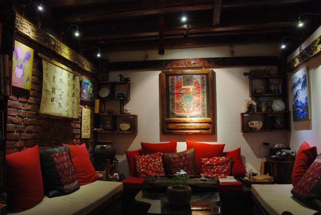 Lazy Tiger Inn Лицзян Экстерьер фото