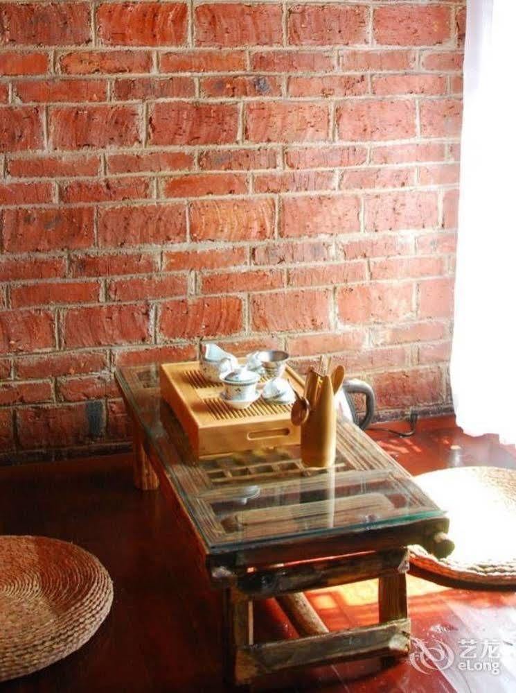 Lazy Tiger Inn Лицзян Экстерьер фото